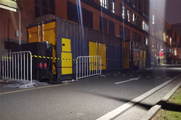 普兰柴油发电机组的输出电压是如何调节的？